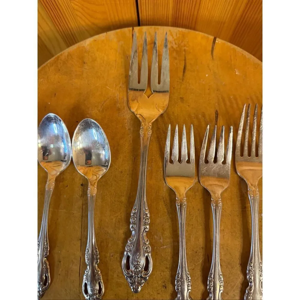 Oneida Real Silverplate Community Brahms 3 Spoons 2 Salad Forks 2 Forks 1Large F